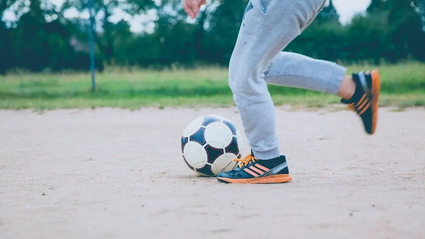 Ejercicios sencillos de entrenamiento de fútbol para entrenar por tu cuenta