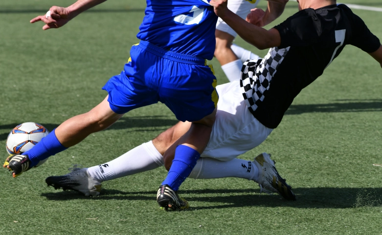 How to tackle in football - Pro tips for defenders
